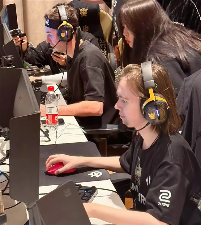 出的门将与 出的门将与