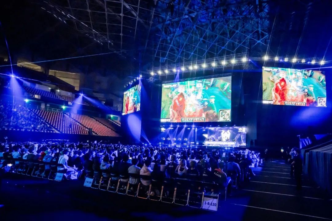成为当晚最 成为当晚最